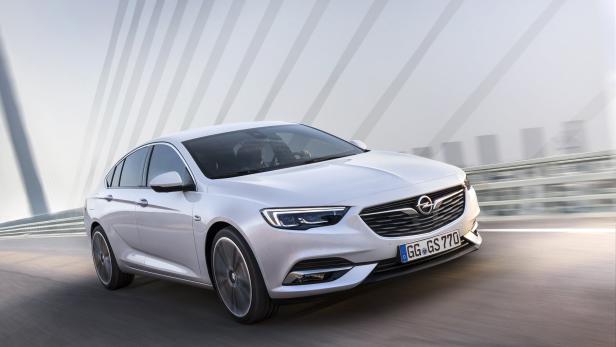 Opel Insignia Grand Sport: Um 55 mm länger und mit einem um 92 mm gestreckten Radstand kommt der neue Opel, der künftig heißt. Offizielle Premiere ist Anfang März auf dem Genfer Salon.
