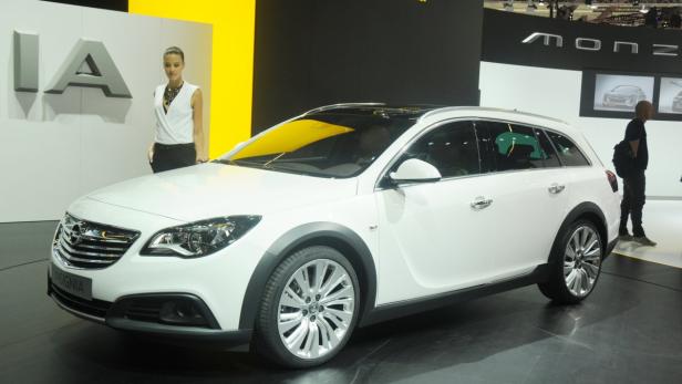 Der Opel Insignia bekommt ein Facelift und eine auf Outdoor getrimmte Version des Tourer.