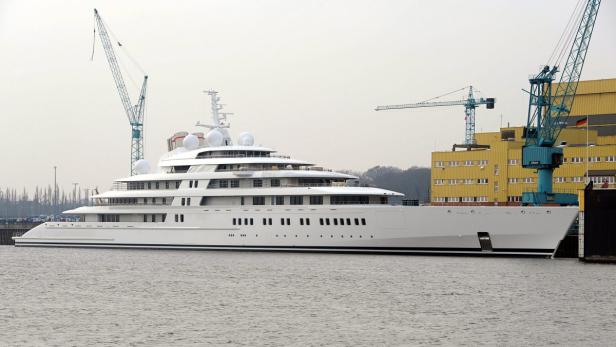 epa03659978 The world&#039;s longest luxury yacht, the 180 meter long &#039;Azzam&#039;, docks at the outfitting pier of the Luerssen shipyard in Bremen, Germany, 12 April 2013. The yacht is equipped with a 93,000 HP of performing machinery with a top speed of 30 knots. EPA/INGOP WAGNER