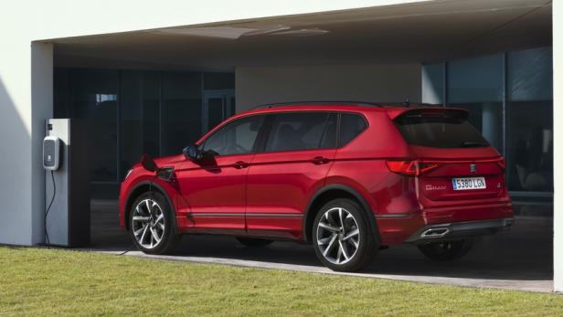seat_electrifies_its_large_suv_as_the_tarraco_e_hybrid_enters_production_01_hq.jpg