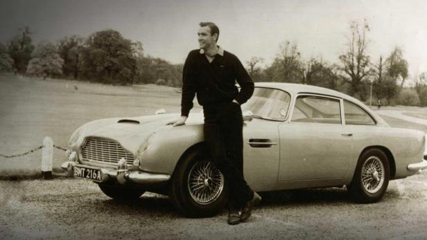 In Goldfinger kam erstmals der legendäre Aston Martin DB5 zum Einsatz.