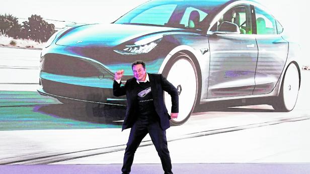 FILE PHOTO: Tesla Inc CEO Elon Musk dances onstage during a delivery event for Tesla China-made Model 3 cars in Shanghai