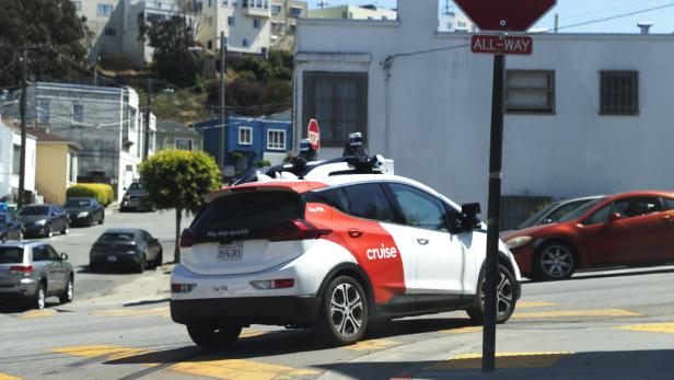 Fahrerlose Robotaxis sind in San Francisco seit Montag rund um die Uhr zugelassen.